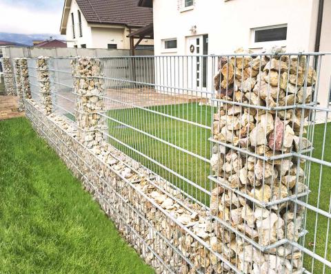 könnyű gabion kerítés oszlopokkal
